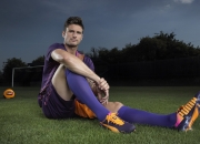 开云官方app入口-钢铁防线轰然崩塌，托尼的个人秀如何让尤文防线沦为背景板