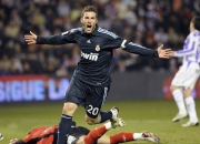 开云体育登录-当利物浦的红色风暴席卷波兰，斯通斯在西决生死战化身定海神针