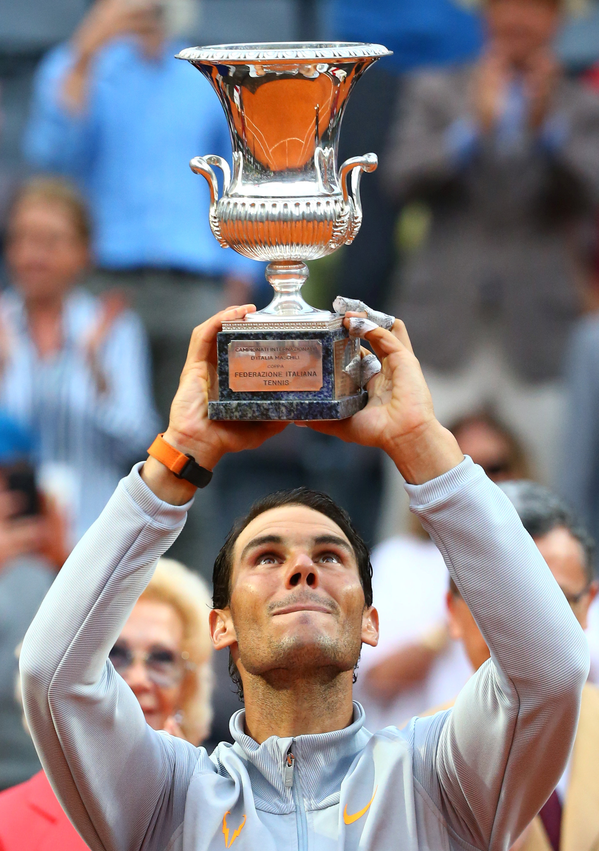 意大利网球队轻取西班牙网球队,纳达尔统治全场 意大利网球队轻取西班牙网球队,纳达尔统治全场