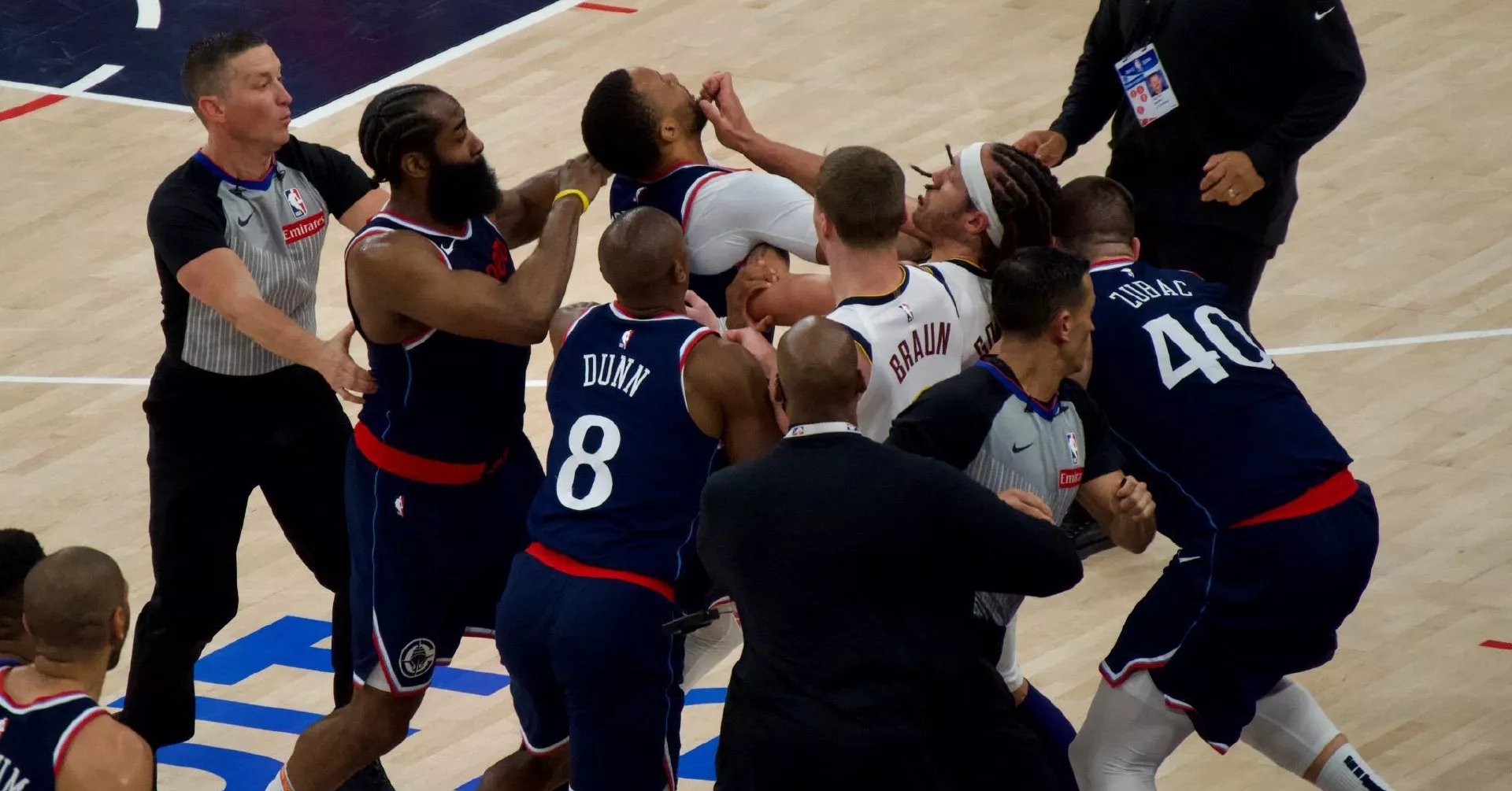 一场激烈对决,双方拼尽全力不留余地的简单介绍 一场激烈对决,双方拼尽全力不留余地的简单介绍