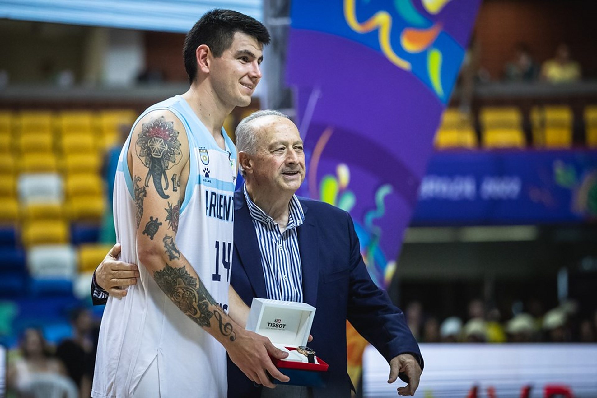 包含南美篮球运动员表现耀眼,助力球队取得胜利的词条 包含南美篮球运动员表现耀眼,助力球队取得胜利的词条