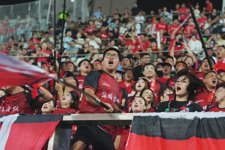 火爆的足球盛宴,女队员们奋力拼搏迎来胜利的简单介绍 火爆的足球盛宴,女队员们奋力拼搏迎来胜利的简单介绍