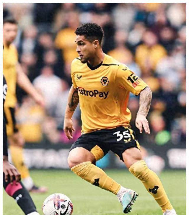 玩家中场妙传直塞破坏对手防线 玩家中场妙传直塞破坏对手防线