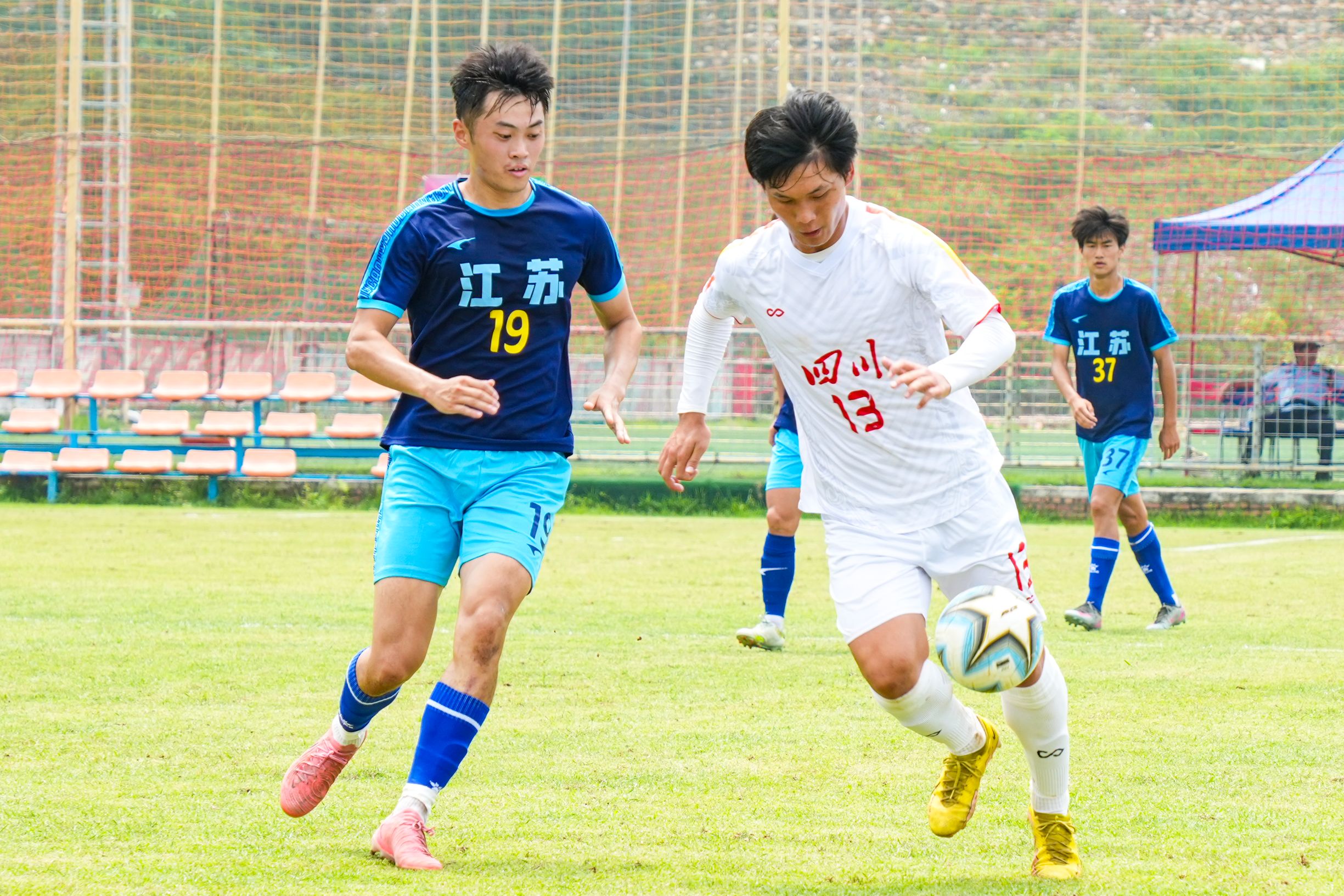 足球热情释放,赛场上的辉煌战绩 足球热情释放,赛场上的辉煌战绩