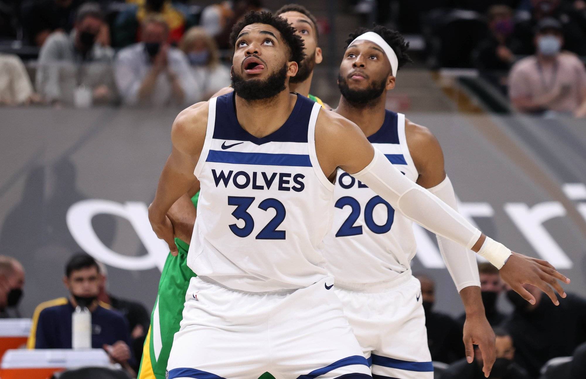 天津队横扫爵士,克莱高光表现 天津队横扫爵士,克莱高光表现