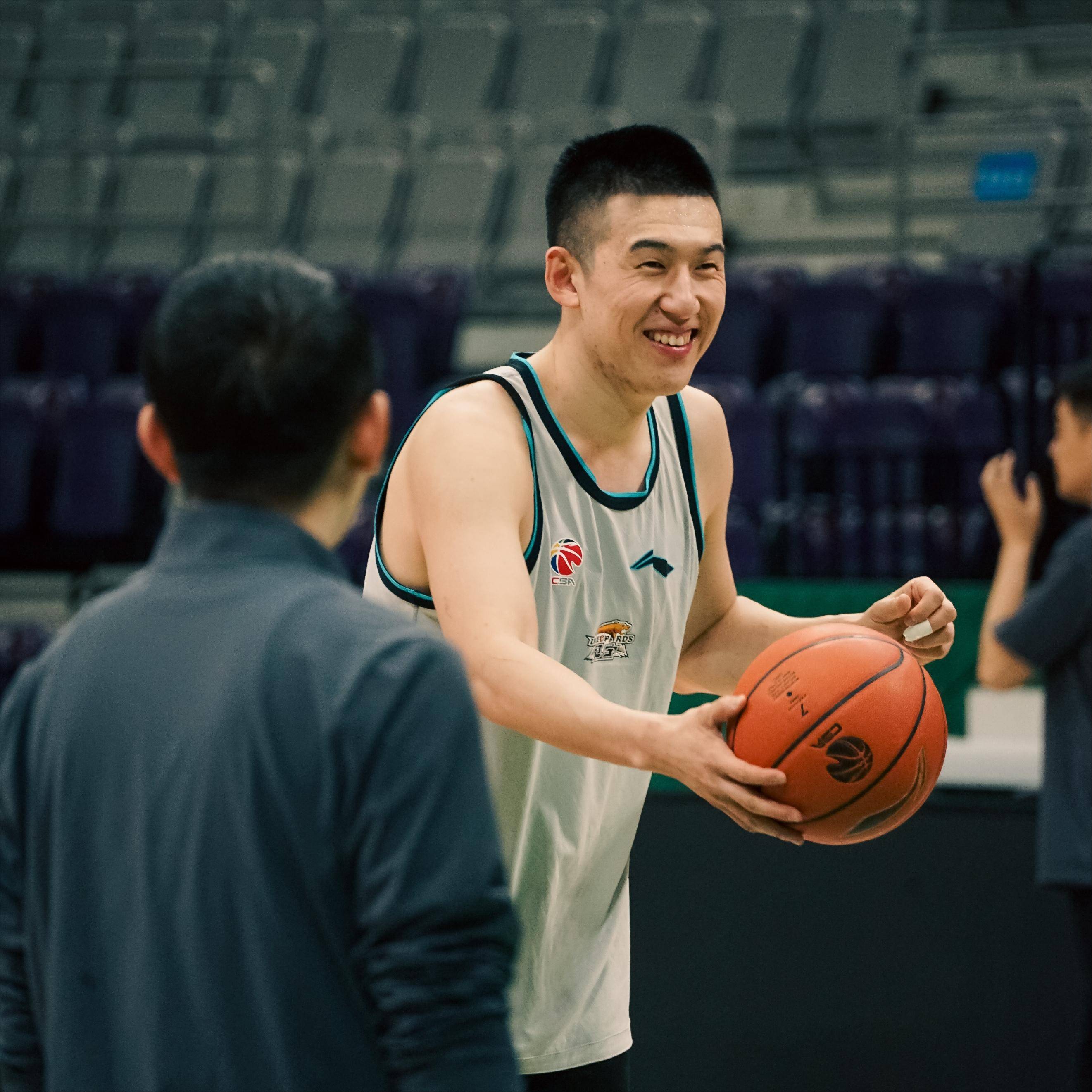 上海队绝杀辽宁队,赵继伟点燃赛场 上海队绝杀辽宁队,赵继伟点燃赛场