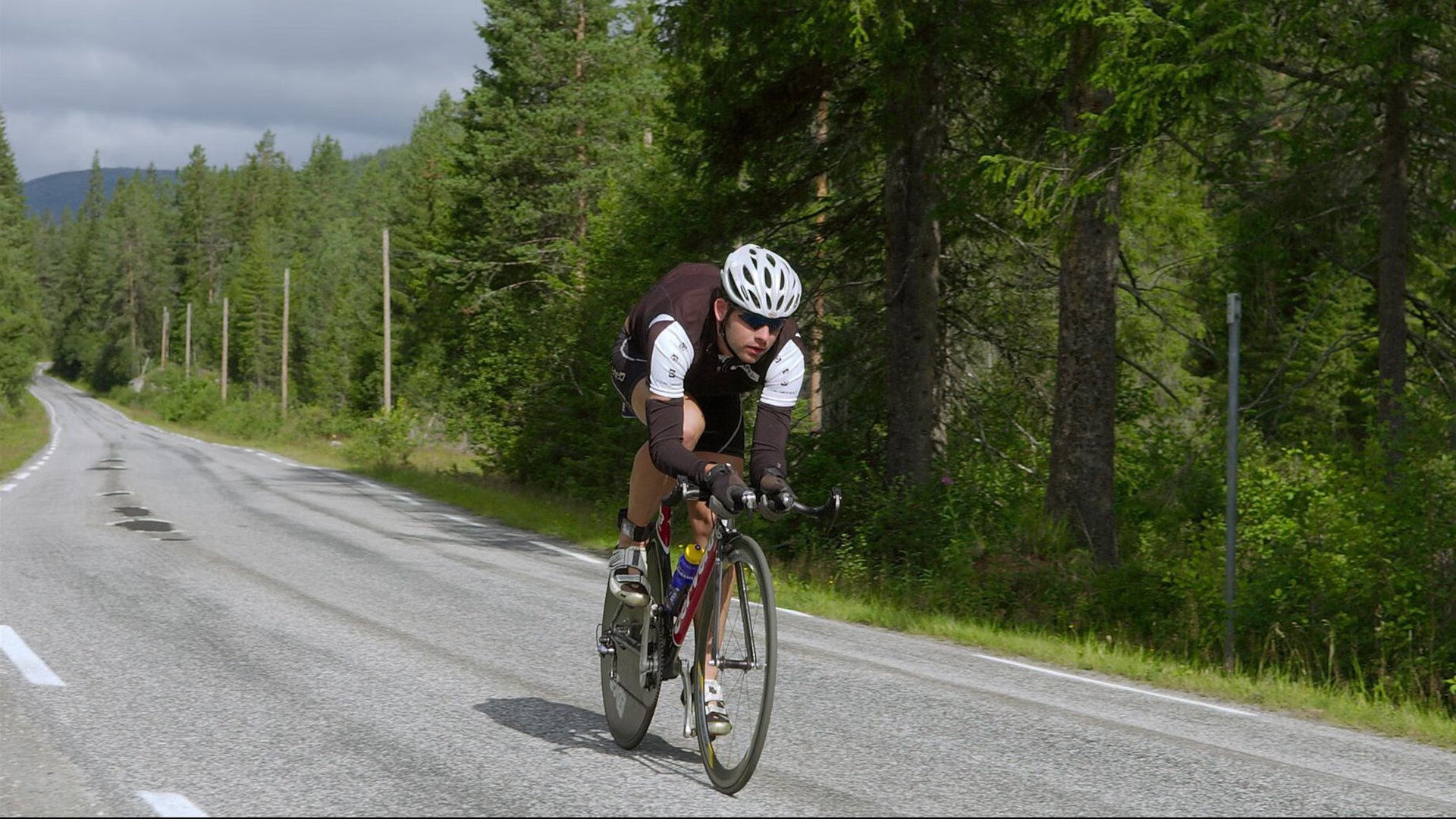 独行侠对阵湖人，切特·霍姆格伦如何以无声的节奏引领全队
