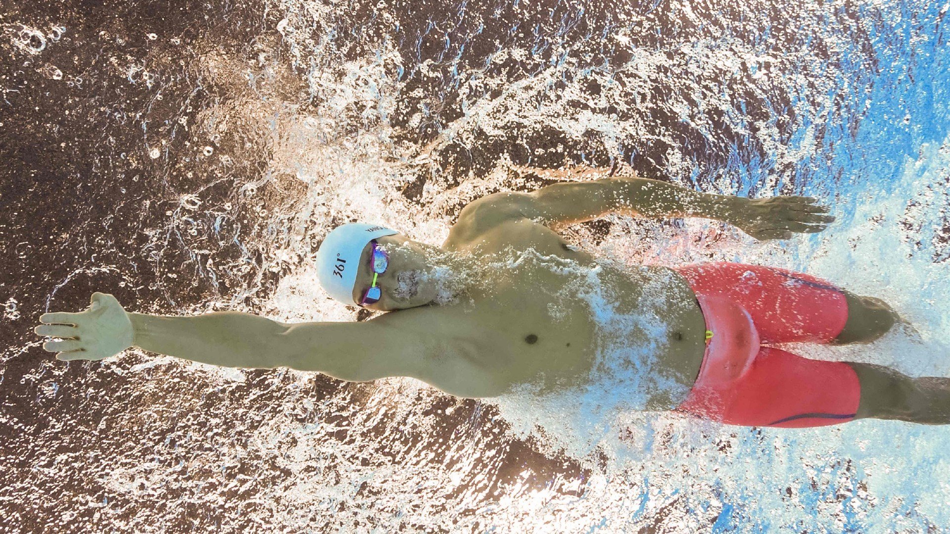 欧冠半决赛之夜,贝林厄姆一锤定音,皇马惊险取胜