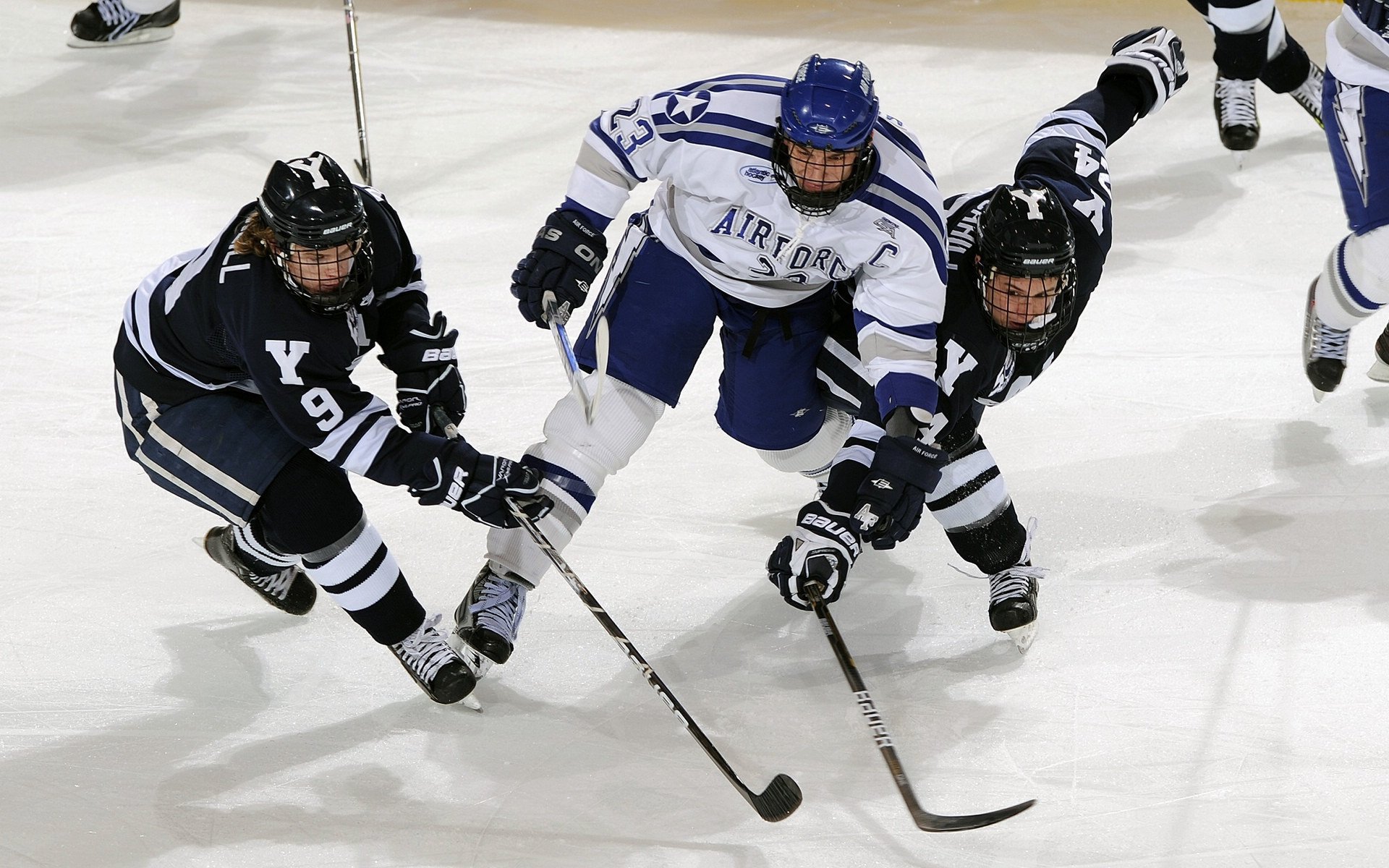 奥亚尔萨瓦尔接管F1争冠战，哥斯达黎加式完胜启示录