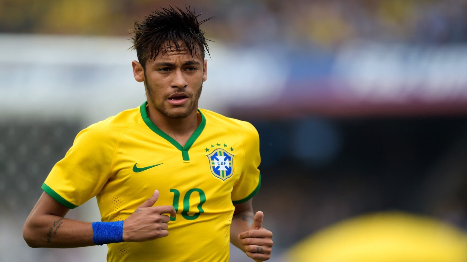 红牛二队绝杀迈凯伦，拉塞尔刷新纪录，F1赛场上的双重震撼